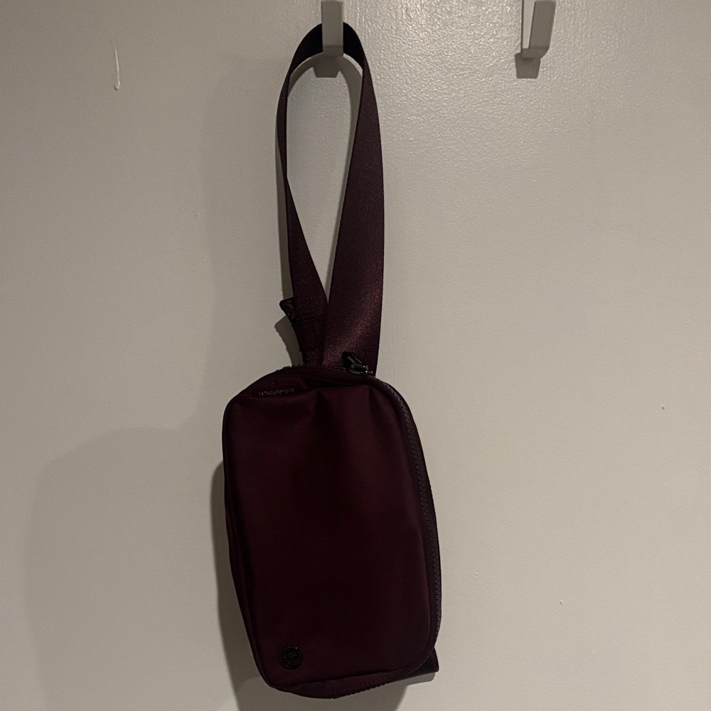 Lululemon everywhere belt bag